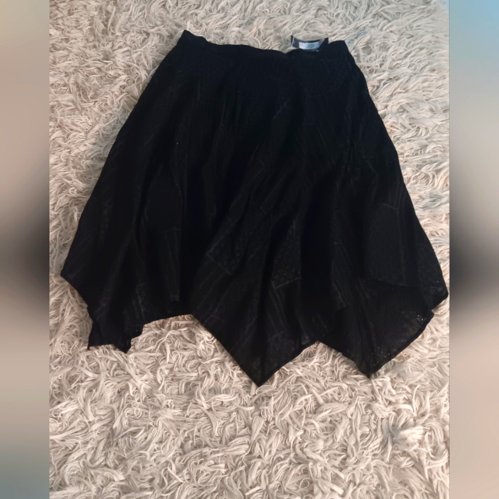 Cirana Brand Womens Flowy, Assymetrical Hem Skirt Black SZ L Nwt